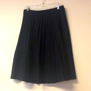 Plaited black skirt